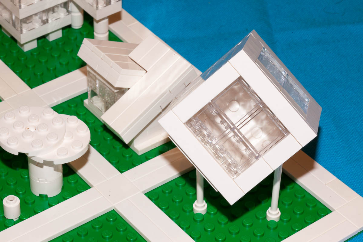Building with LEGO – micro-scale building